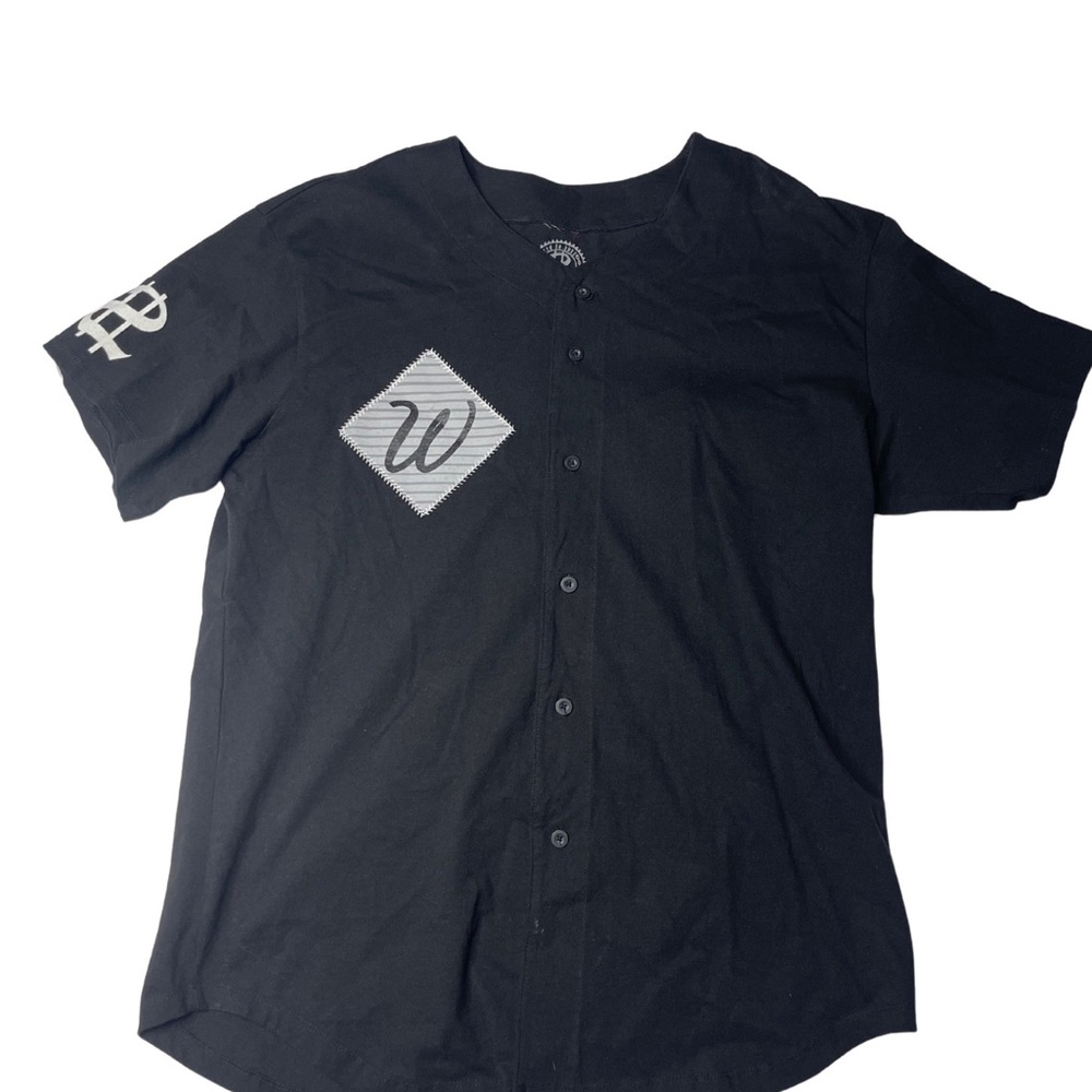 Black Baseball Jersey with Athletic Style and Logo